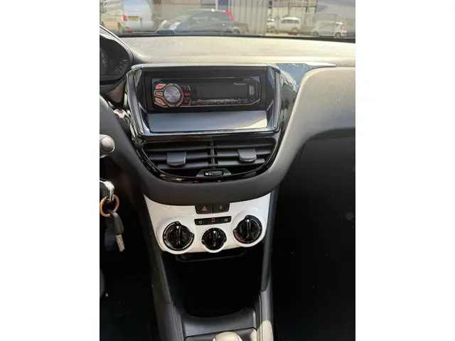 Peugeot 208 1.0 VTi LIKE 2014 Benzine 8