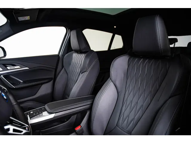 BMW iX2 xDrive30 67 kWh 2024 Elektrisch 15