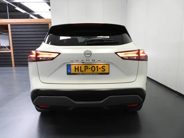 Nissan QASHQAI 1.3 MHEV N-Connecta Design 2023 Benzine 32