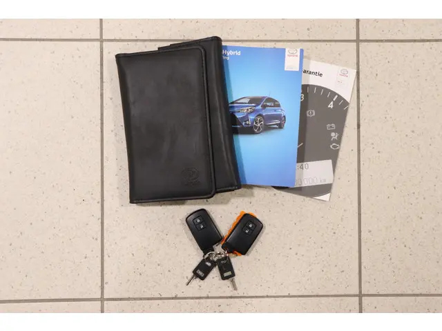 Toyota Yaris 1.5 Hybrid Bi-Tone, 2018 Hybride Benzine 36