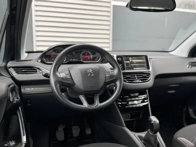 Peugeot 208 1.2 VTi Envy 2014 Benzine 9