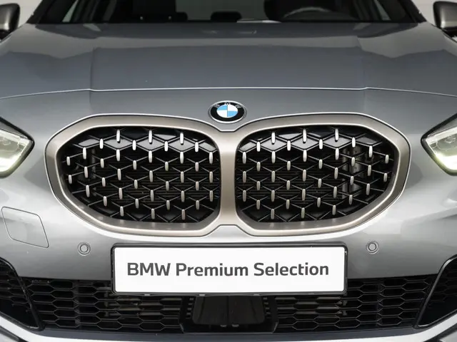 BMW 1 Serie 5-deurs M135i xDrive 2024 Benzine 18