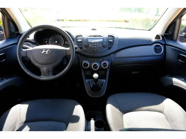 Hyundai i10 1.0 i-Drive 5-drs Elektr. ramen 2013 Benzine 11