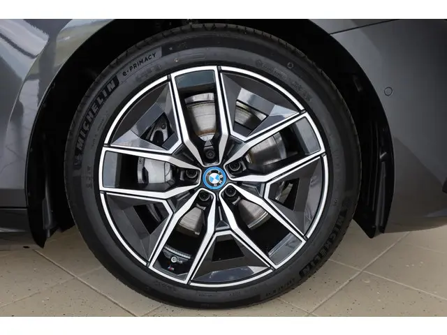 BMW i5 eDrive40 2025 Elektrisch 6