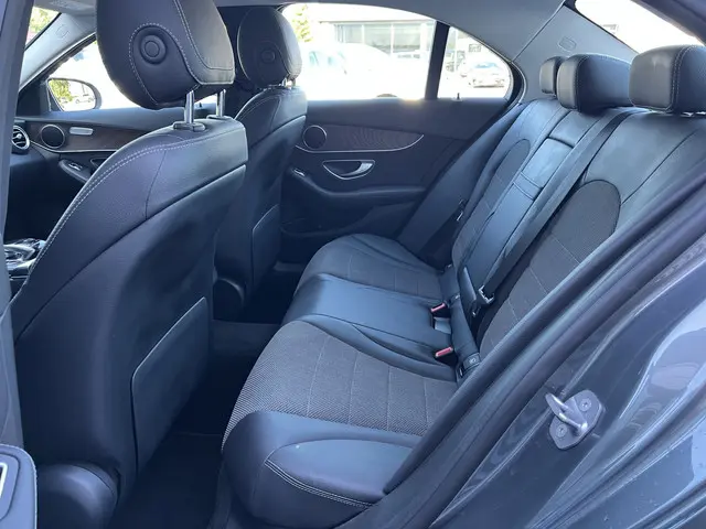 Mercedes-Benz C-Klasse 180 Premium Plus 2018 Benzine 24