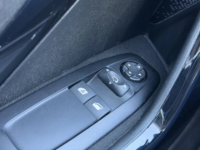 Peugeot 208 1.2 PureTech Signature 2018 Benzine 25