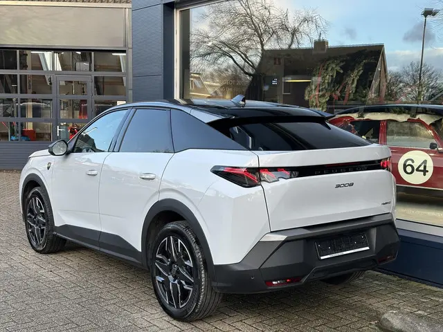 Peugeot 3008 1.2 Hybrid 145 PK GT 2025 Hybride Benzine 4
