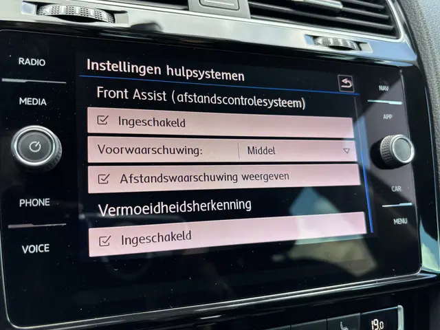 Volkswagen Golf 1.5 TSI Highline Business R 2018 Benzine 28