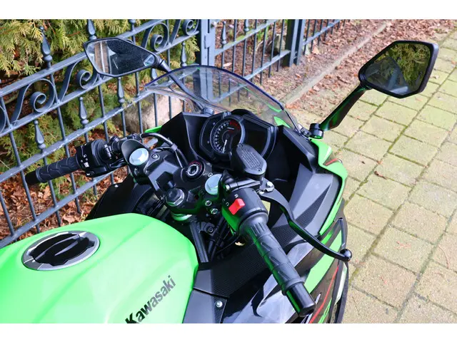 Kawasaki Ninja 400 KRT A2 CODE 80 2023 Benzine 19