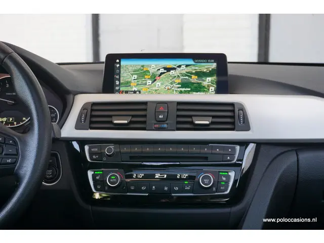 BMW 3 Serie Touring 318i 2019 Benzine 17