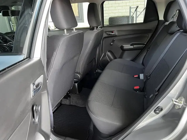 Suzuki Swift 1.2 Select Smart Hybrid 2023 Benzine 28