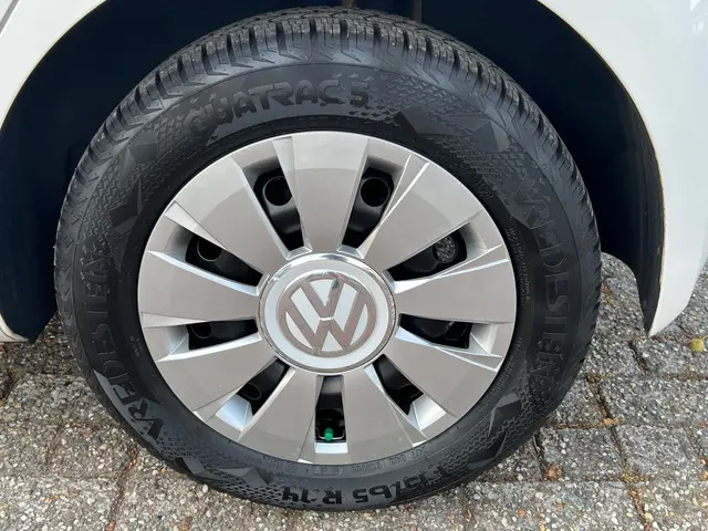 Volkswagen up! 1.0 BMT move up! NL-AUTO-NAP. 2017 Benzine 37