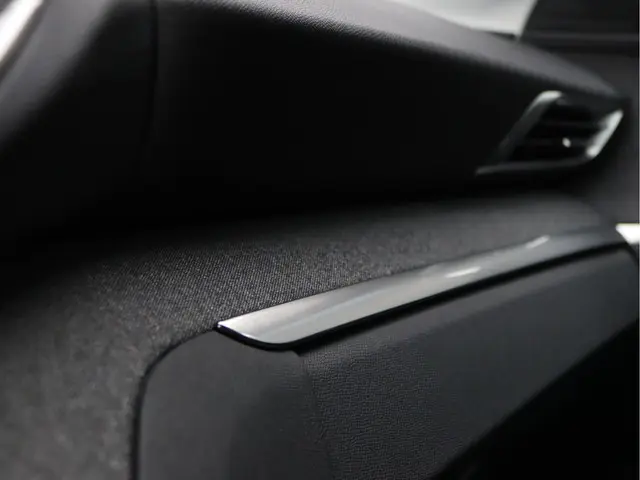 Peugeot 3008 1.6 e-THP Premium 2018 Benzine 61