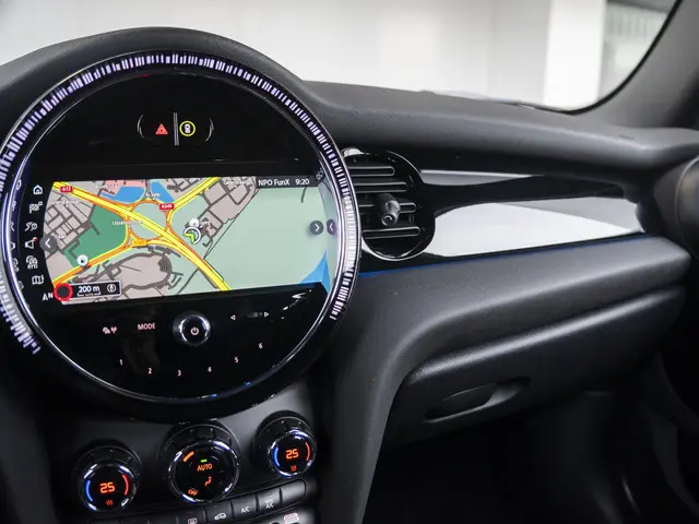 MINI 5-Deurs Cooper Aut. 2023 Benzine 10