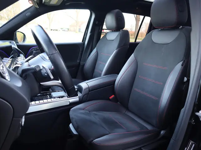 Mercedes-Benz 200-klasse GLB AMG line 2020 Benzine 14