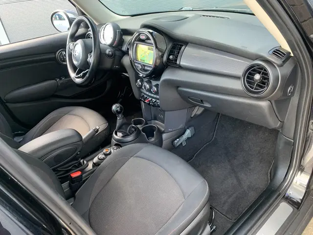 MINI Cooper Mini 1.5 / Navi / Cruise / Nap 2017 Benzine 15