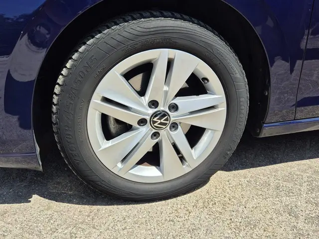 Volkswagen Golf 1.5 TSI Life Navi Pro LED 2020 Benzine 26