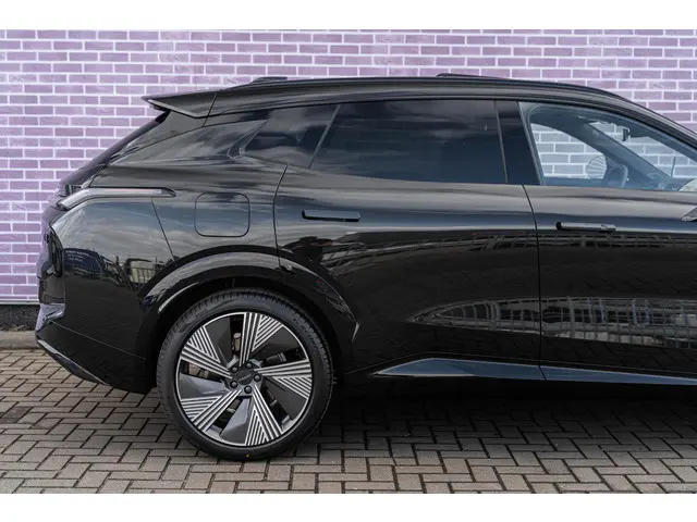 Lynk & Co 08 1.5 More 2025 Hybride Benzine 22