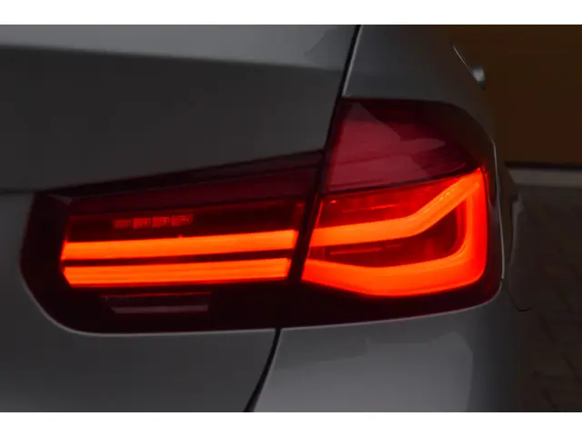 BMW 3 Serie 340i High Executive 2018 Benzine 9