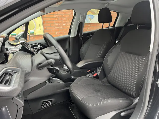 Peugeot 208 PureTech 110 Allure Automaat 2018 Benzine 8