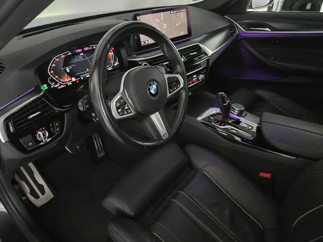 BMW 5 Serie Touring 530i xDrive M SPORT 2021 Benzine 4