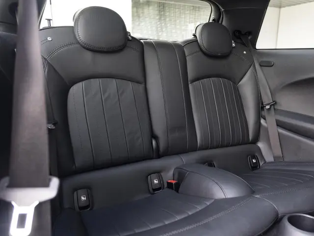 MINI 3-Deurs John Cooper Works 2022 Benzine 11