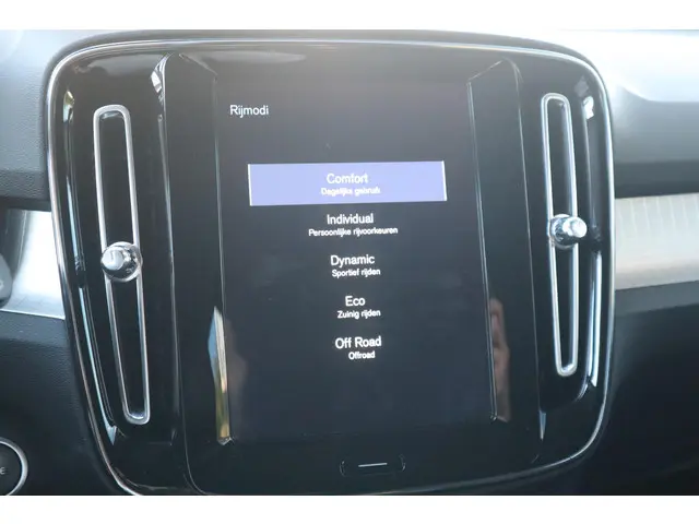 Volvo XC40 T4 Momentum 2019 Benzine 24