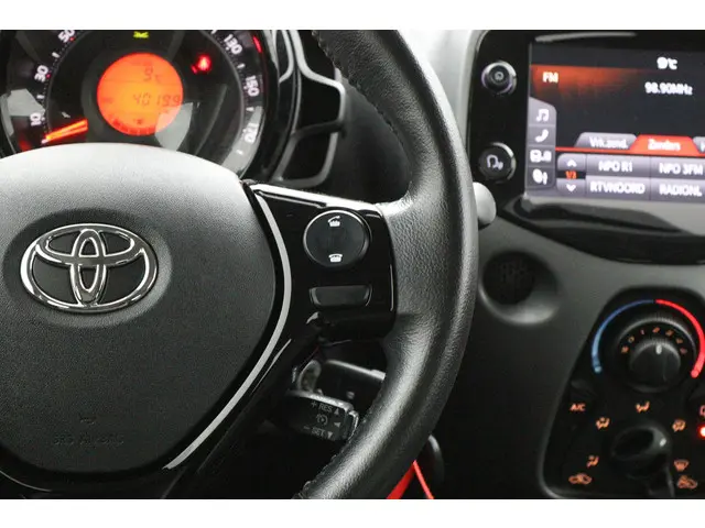Toyota Aygo 1.0 VVT-i x-play 2021 Benzine 21
