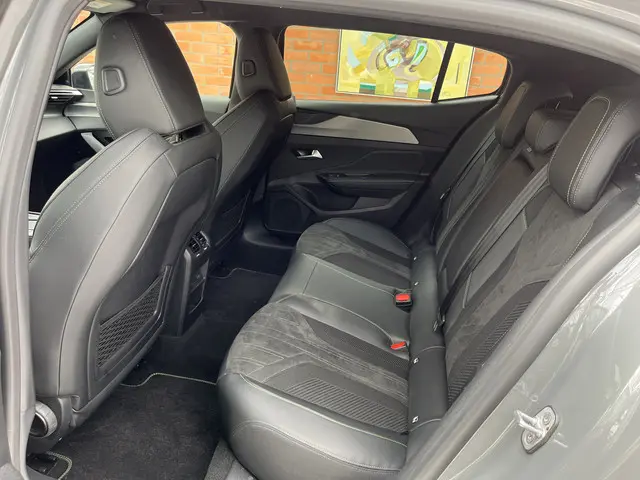 Peugeot 408 Hybrid 136 e-DCS6 GT 2024 Hybride Benzine 9