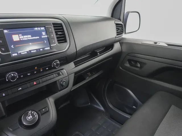 Opel Vivaro L2H1 Edition 145PK Automaat 2023 Diesel 28