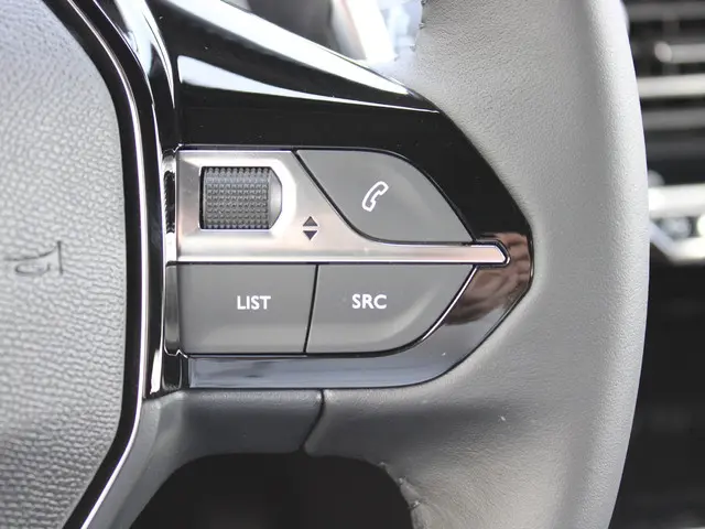 Peugeot 2008 1.2 Hybrid 145 Allure 2025 Hybride Benzine 30