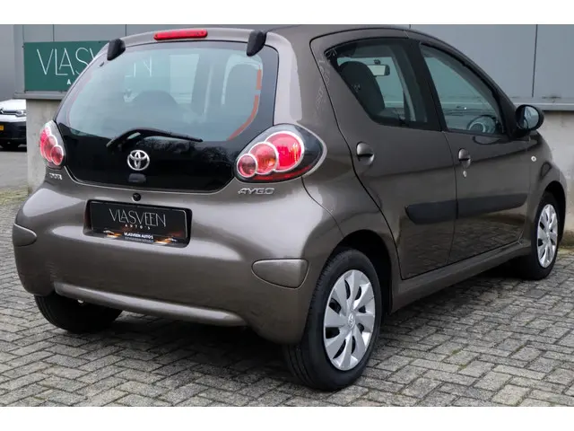 Toyota Aygo 1.0 VVT-i AUTOMAAT! 64.000km NAP! 2013 Benzine 12