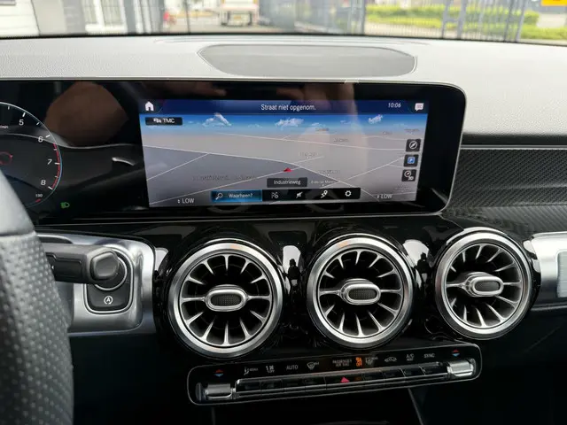 Mercedes-Benz GLB 200 AMG PAMORAMADAK 2020 Benzine 13