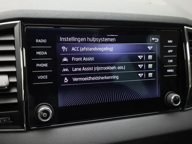 Škoda Karoq 1.5TSI/150PK Design DSG 2024 Benzine 11