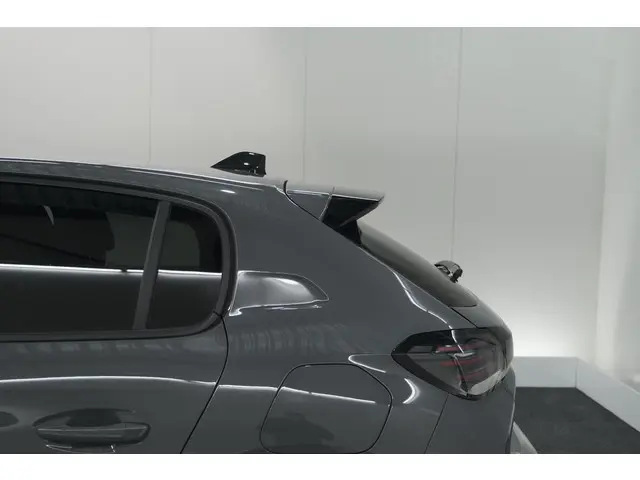 Peugeot 208 PureTech 100 Allure 2024 Benzine 27