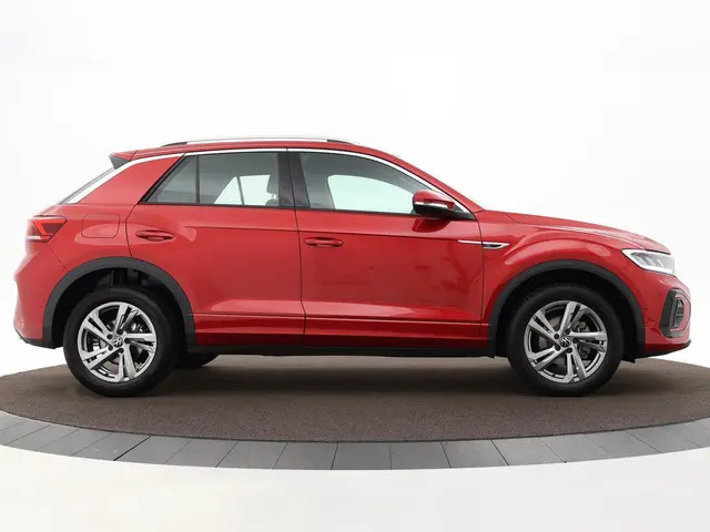 Volkswagen T-Roc 1.5 Tsi 150pk DSG R-Line 2024 Benzine 32