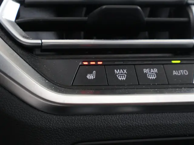 BMW 3 Serie Touring 330i High Executive 2021 Benzine 27