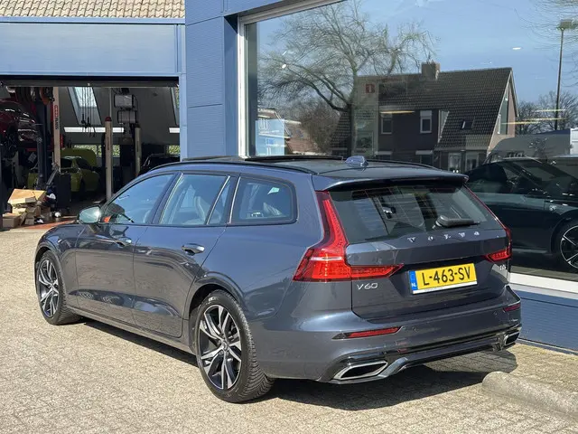 Volvo V60 2.0 B3 163 PK R-Design Automaat 2021 Benzine 4