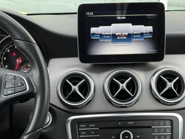 Mercedes-Benz GLA 180 2018 Benzine 12