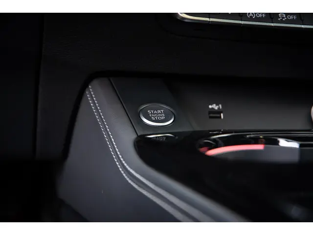 Audi A4 Avant 45 TFSI quattro edition one 2020 Benzine 18