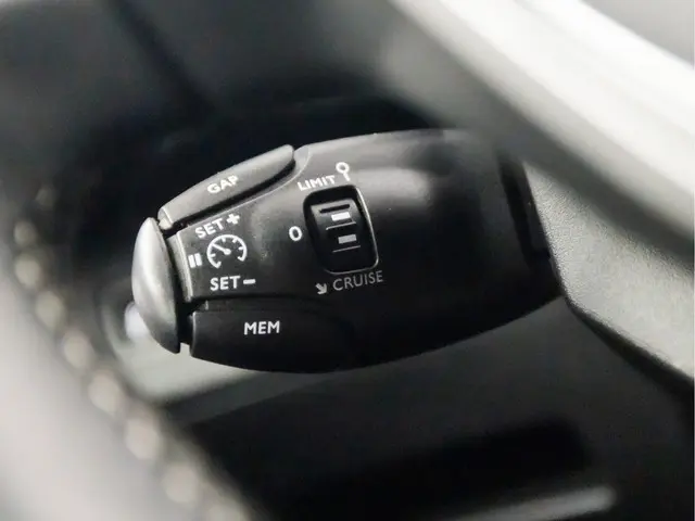 Peugeot 3008 1.2 PureTech Sport 2020 Benzine 22