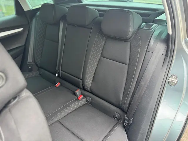 Škoda Karoq 1.0 TSI Business Edition 2022 Benzine 4