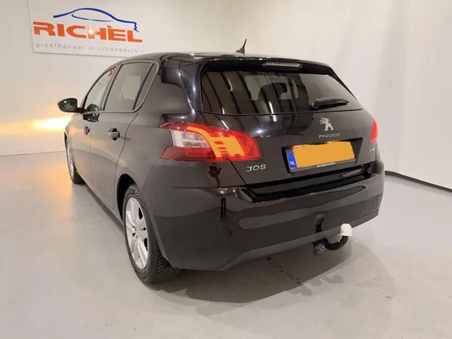 Peugeot 308 HB 1.2 Blue Lease Exe. Pano 2016 Benzine 25