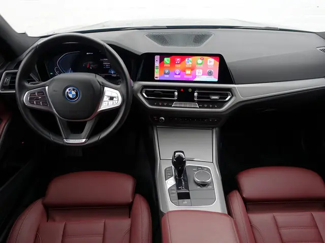 BMW 3 Serie 320e M Performance Aut- 2022 Hybride Benzine 7