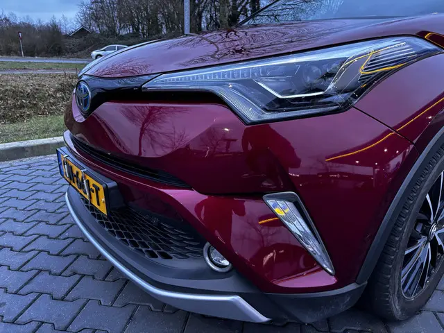 Toyota C-HR 1.8 Hybrid Style 2018 Hybride Benzine 32