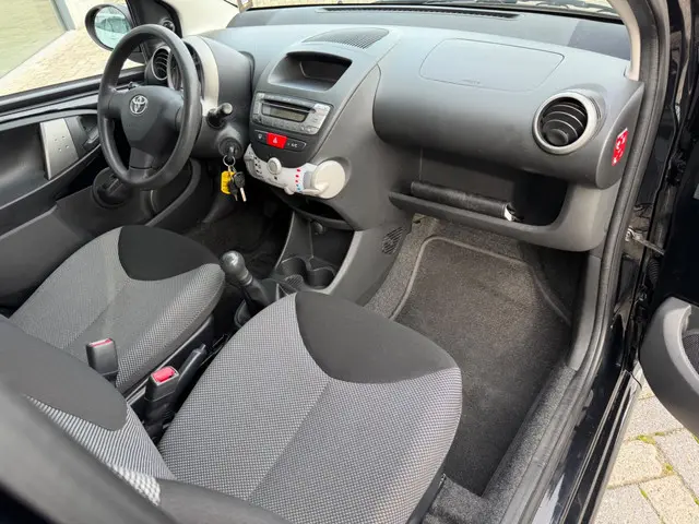 Toyota Aygo 1.0 VVT-i Dynamic 5-deurs, Airco 2013 Benzine 9