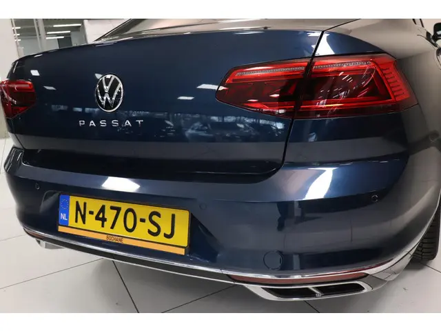 Volkswagen Passat 1.5 TSI R-Line Business + 2022 Benzine 14