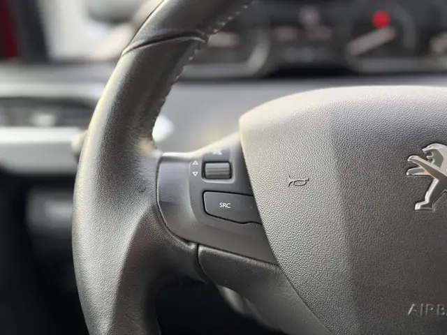 Peugeot 2008 1.2 PureTech Signature 2019 Benzine 16