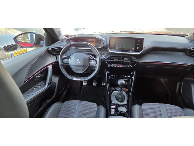 Peugeot 2008 1.2 PureTech GT Pack 2021 Benzine 4