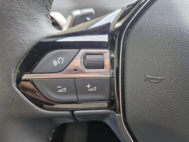 Peugeot 3008 1.2 Hybrid 136 Allure 2024 Hybride Benzine 15